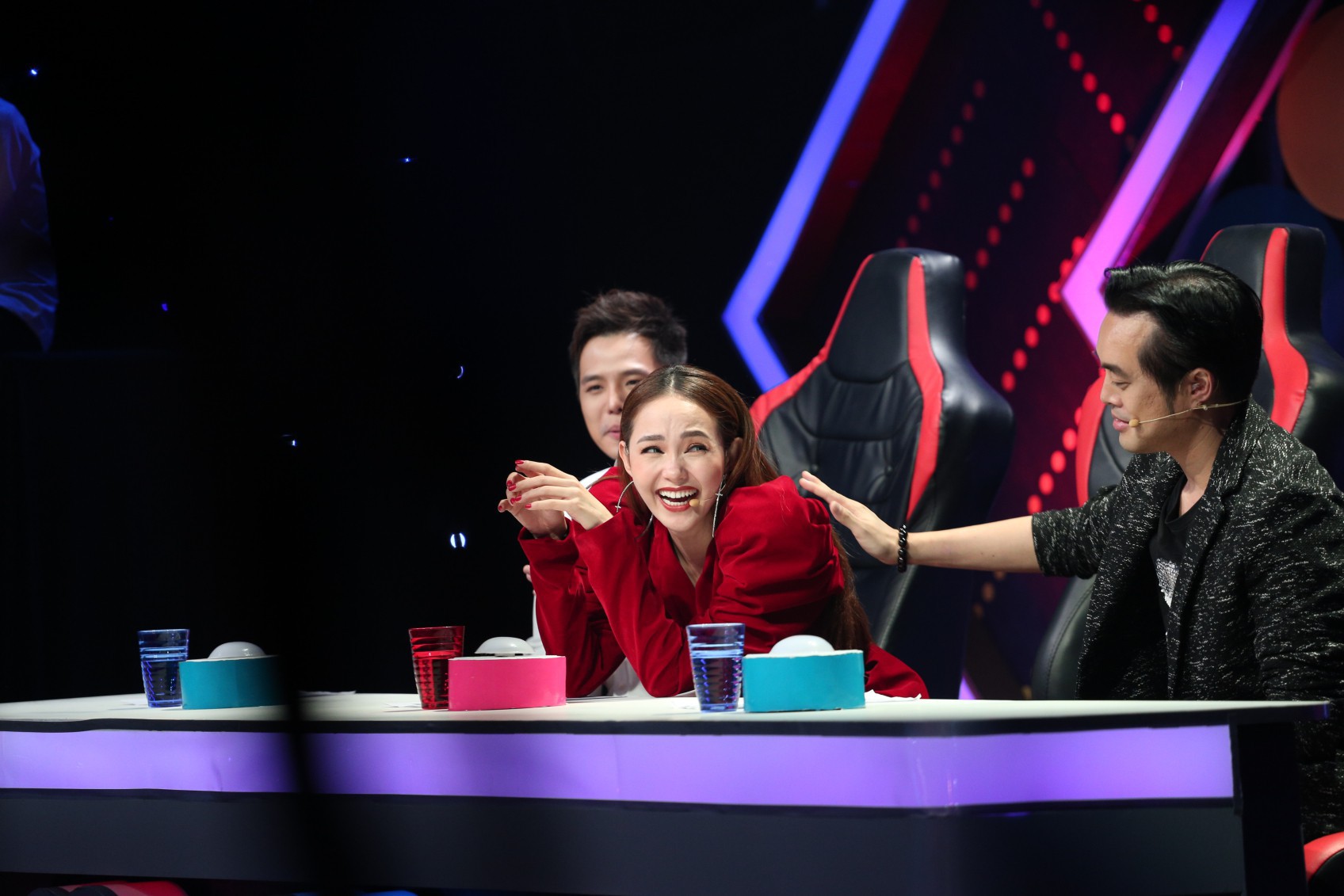 Tròn 1 năm sau màn livestream tố chèn ép, Hà Hồ và Minh Hằng giờ ra sao?